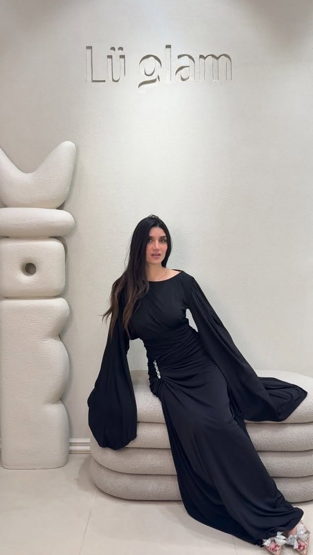 Post 1 by Lü glam on Instagram (video)
