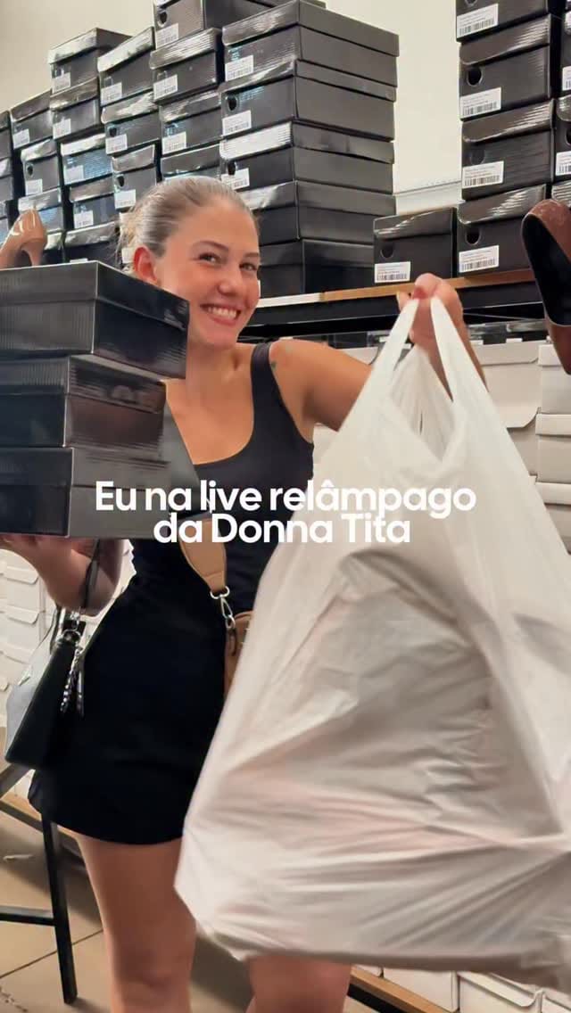 Post 7 by Donna Tita Calçados on Instagram (video)