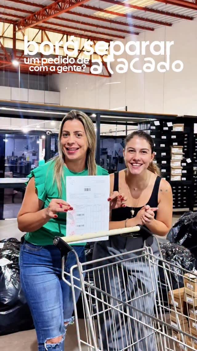 Post 1 by Donna Tita Calçados on Instagram (video)