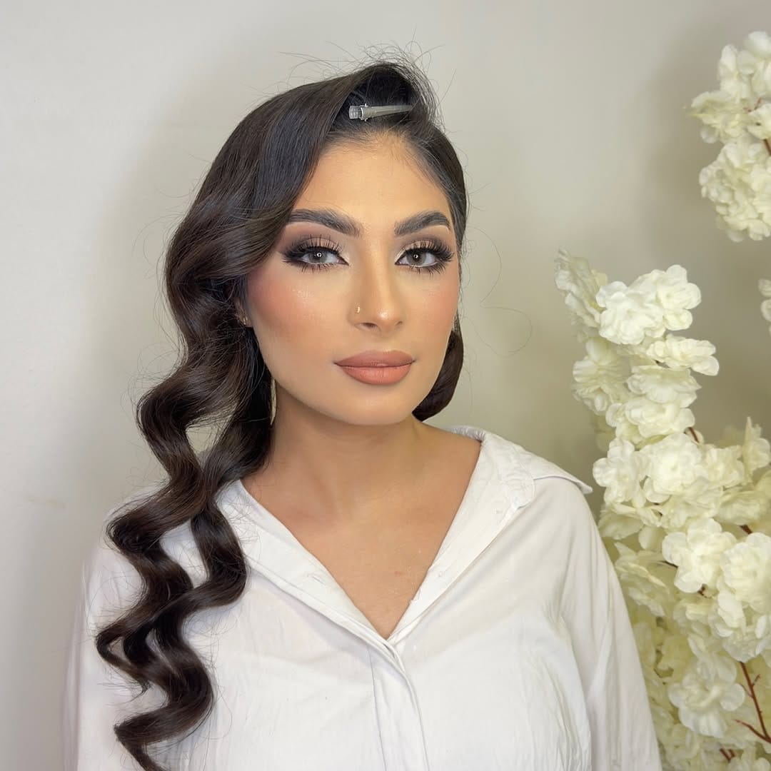Post 8 by خبيرة مكياج + تركيب رموش وليفتنغ 🫶🏻 on Instagram (carousel)