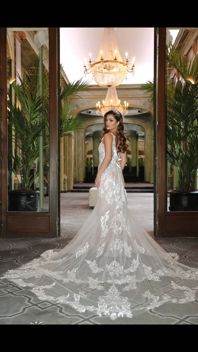 Post 3 by Angela Tagoch Robes de Mariées on Instagram (video)