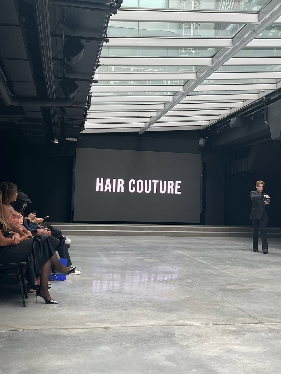 Post 5 by Lacewig • Perruque sans colle on Instagram (carousel)