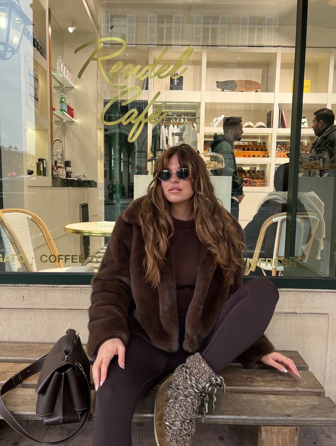 Post 4 by Julia Benz on Instagram (carousel)