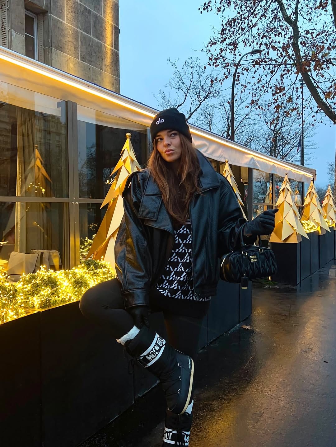 Post 5 by Julia Benz on Instagram (carousel)