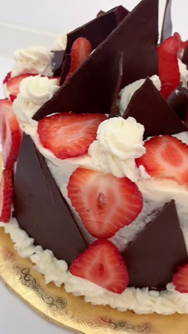 Post 7 by Mary Reigosa Patisserie💓 on Instagram (video)