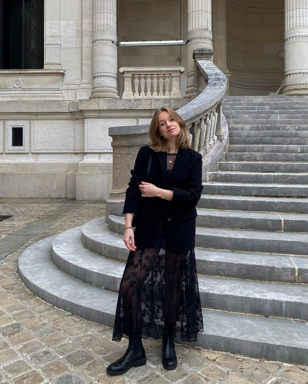 Post 6 by Héloïse on Instagram (carousel)