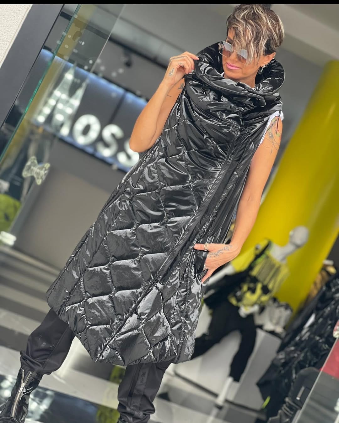 Post 1 by Mossa Butik (#VDR) on Instagram (carousel)