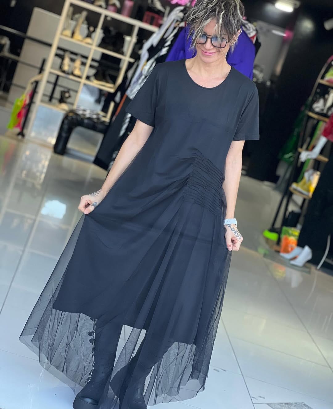 Post 9 by Mossa Butik (#VDR) on Instagram (carousel)