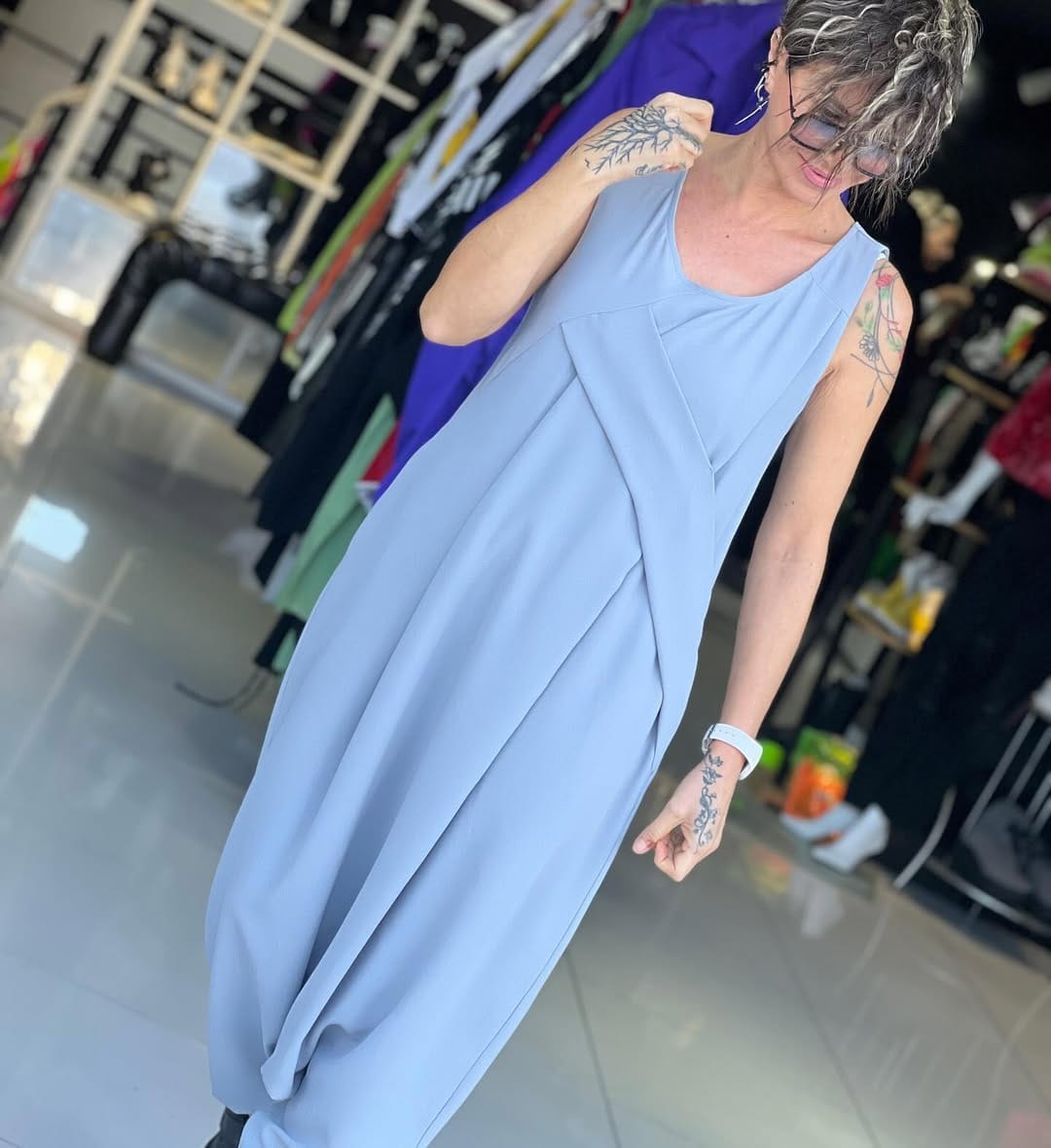Post 5 by Mossa Butik (#VDR) on Instagram (carousel)