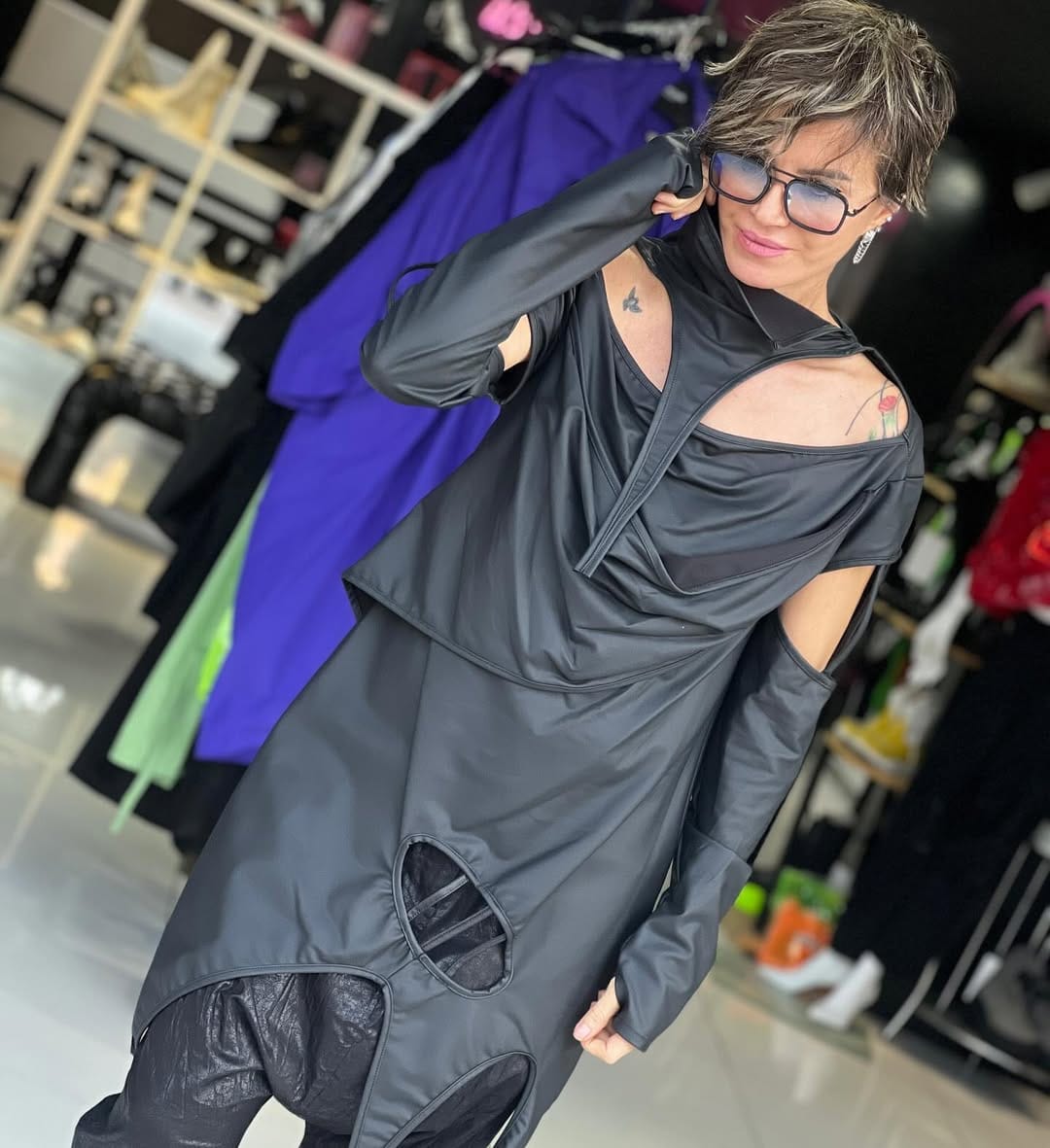 Post 8 by Mossa Butik (#VDR) on Instagram (carousel)