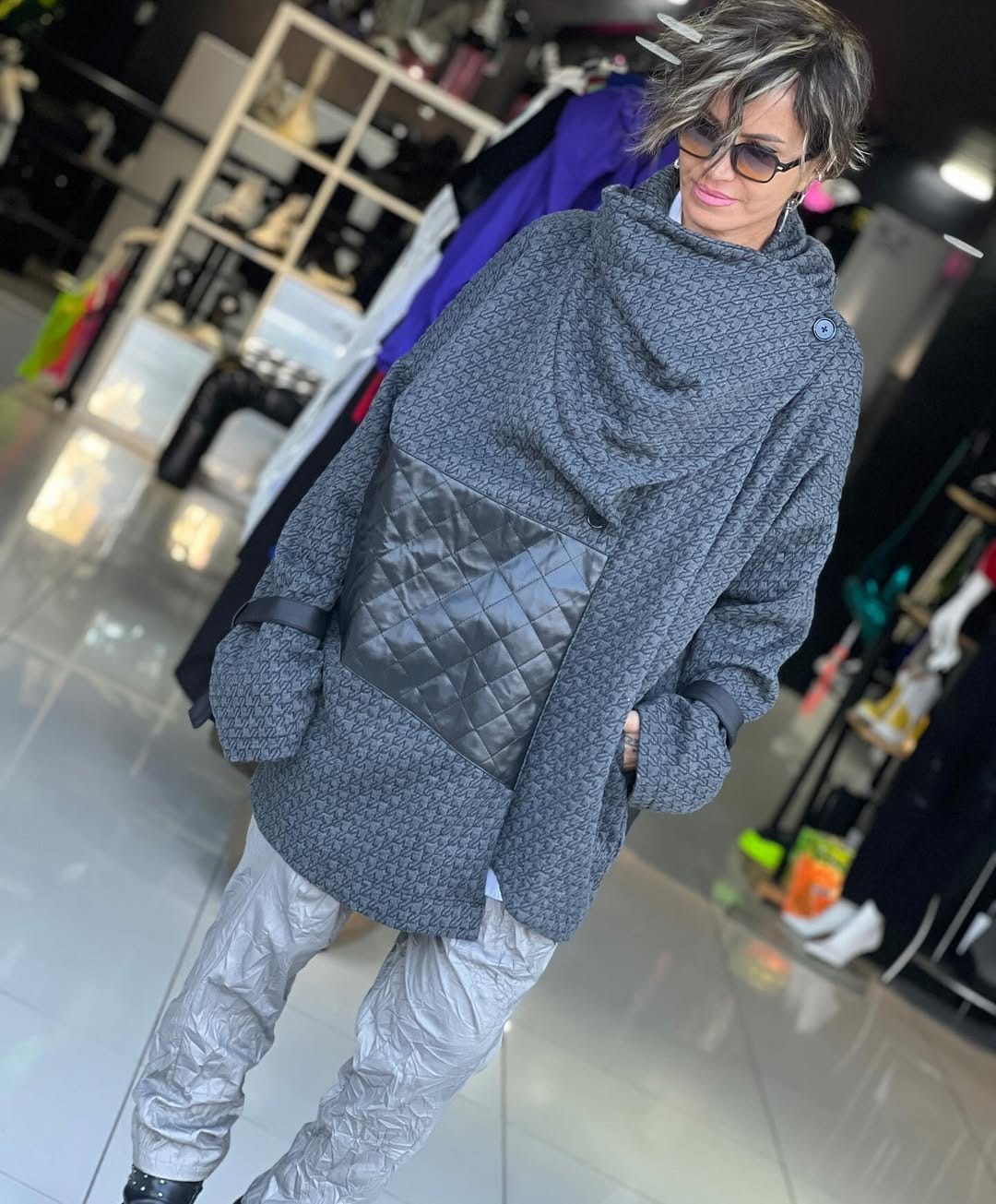 Post 4 by Mossa Butik (#VDR) on Instagram (carousel)