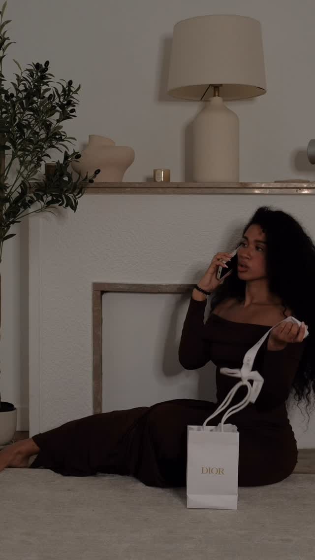 Post 6 by Alexandra 🖤 on Instagram (video)