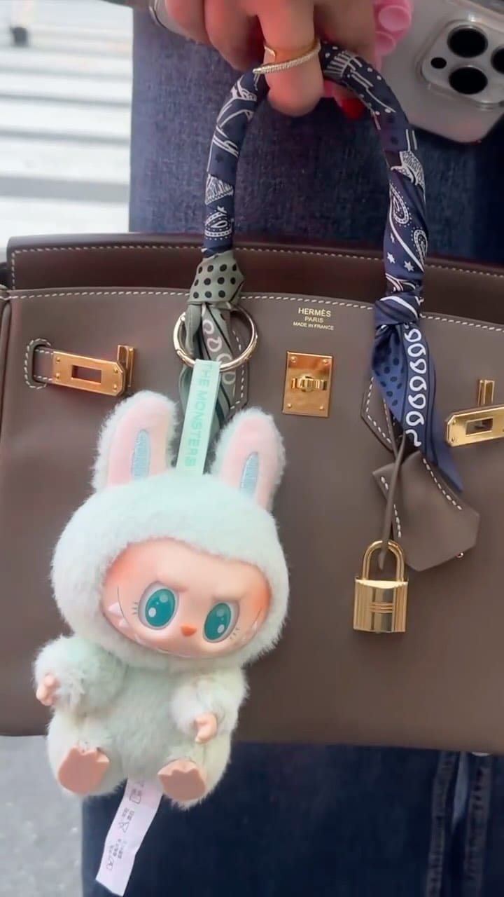 Post 5 by DV on Instagram (video)