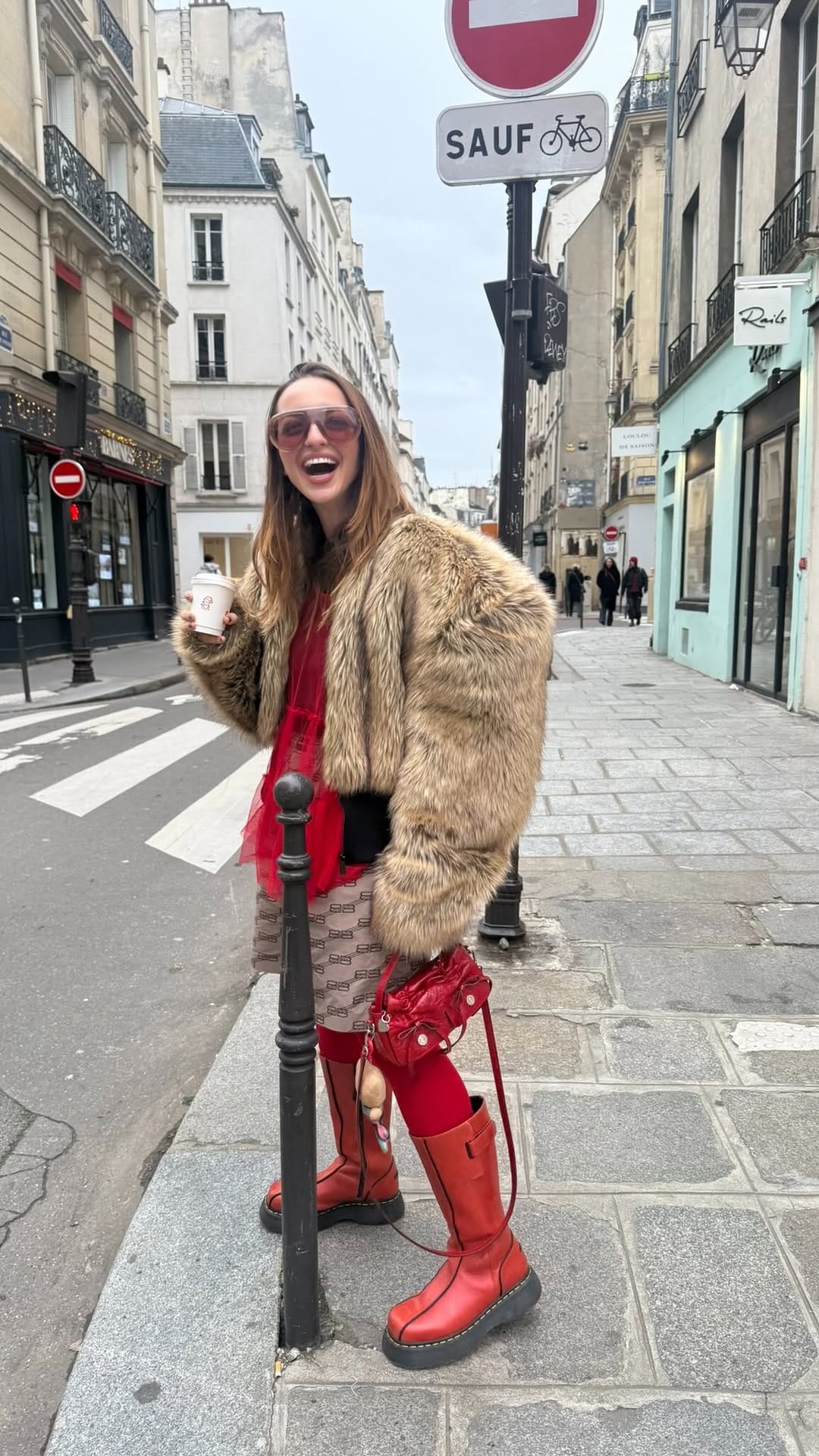 Post 6 by MANON KUTNER ☀️ on Instagram (video)