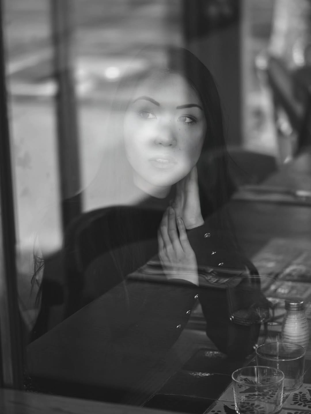 Post 1 by Anna Tran - Modèle asiatique on Instagram (carousel)