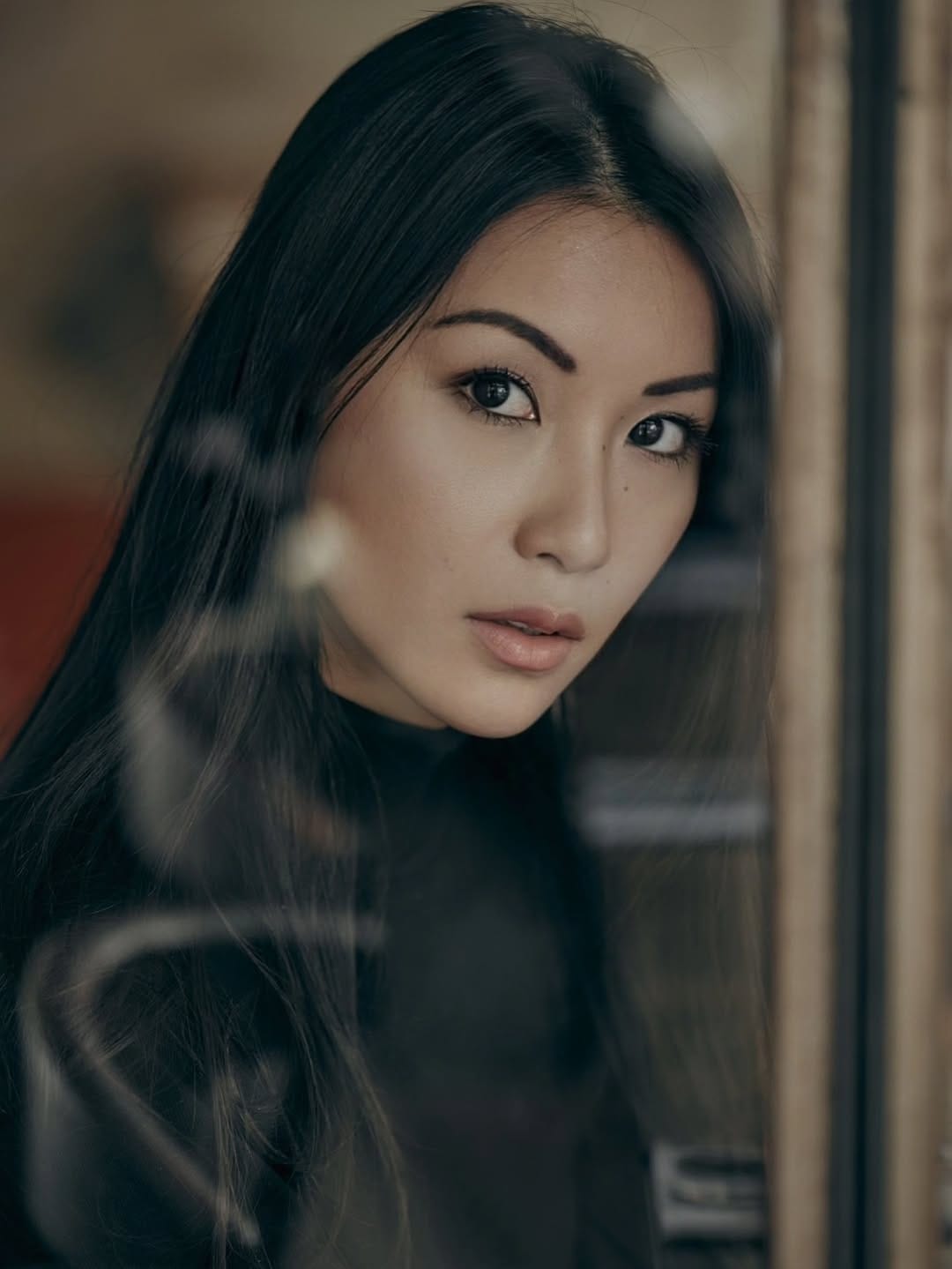 Post 2 by Anna Tran - Modèle asiatique on Instagram (carousel)