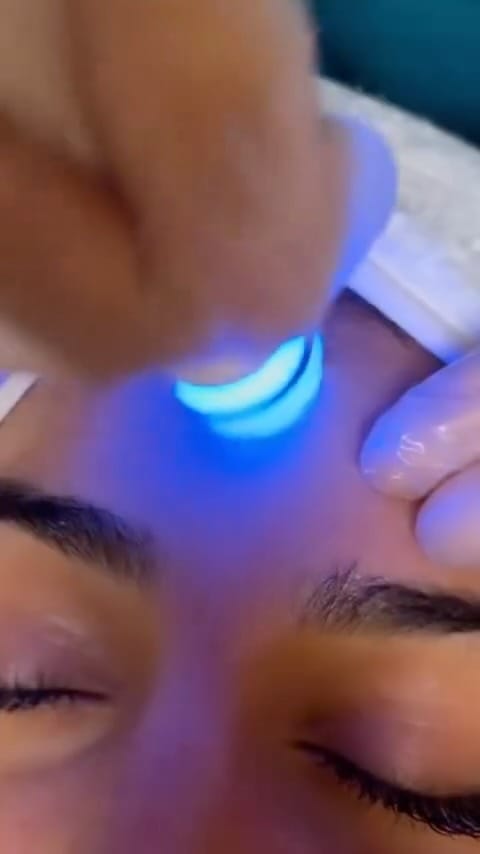 Post 9 by Beauty & Curves Paris on Instagram (video)
