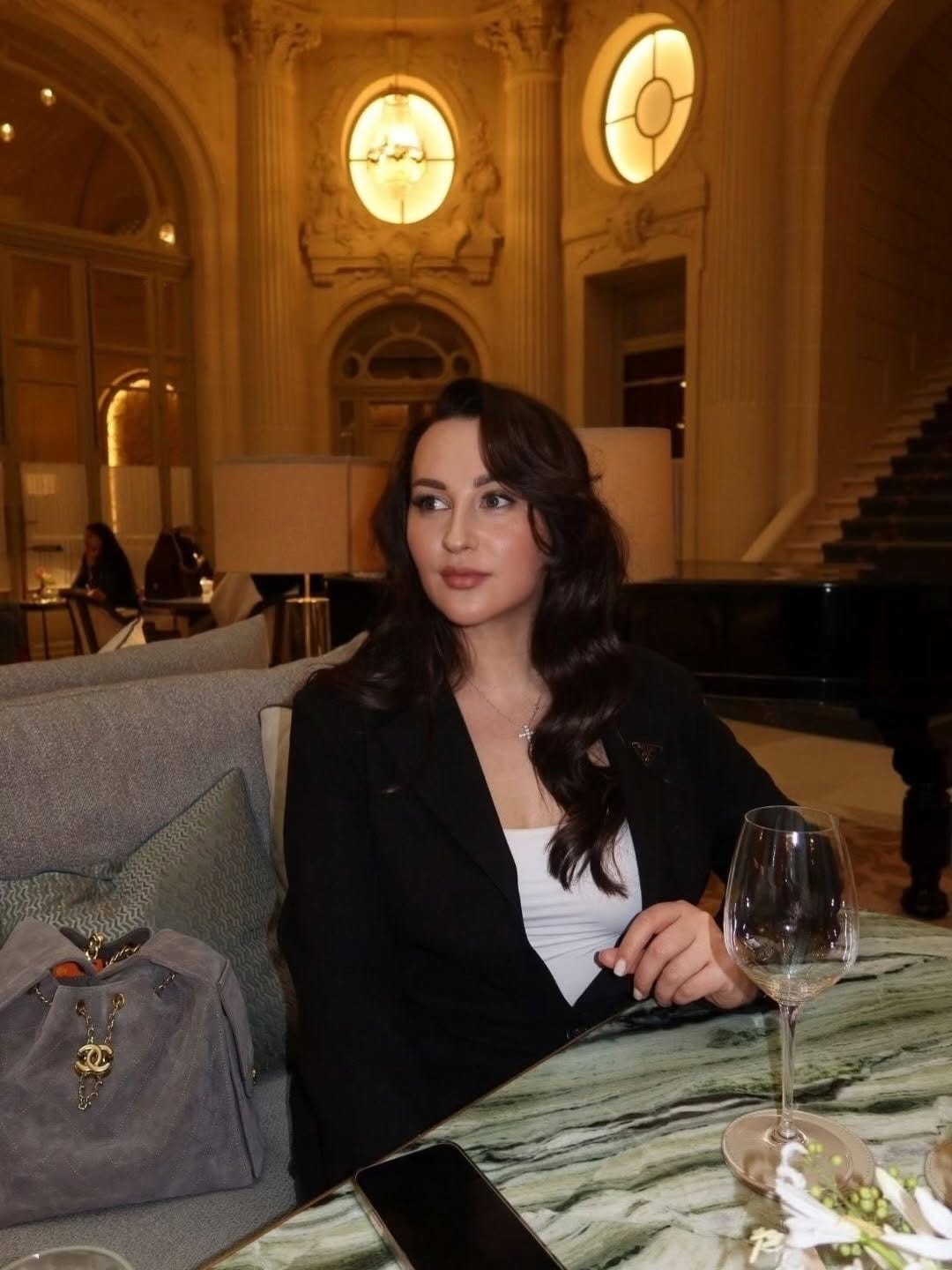 Post 6 by Nicoleta Mitric Luxury &Makeup Artist on Instagram (carousel)