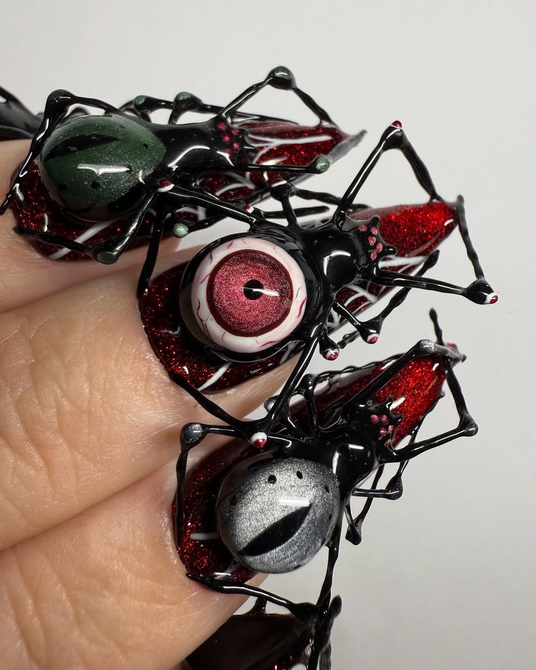 Post 5 by Press on nails | Faux ongles réutilisables | Access téléphone on Instagram (carousel)