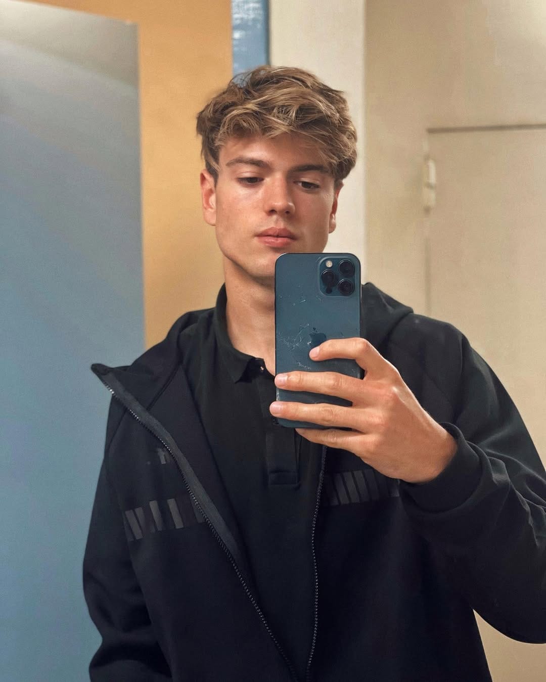 Post 9 by Léopold Dutrey on Instagram (image)