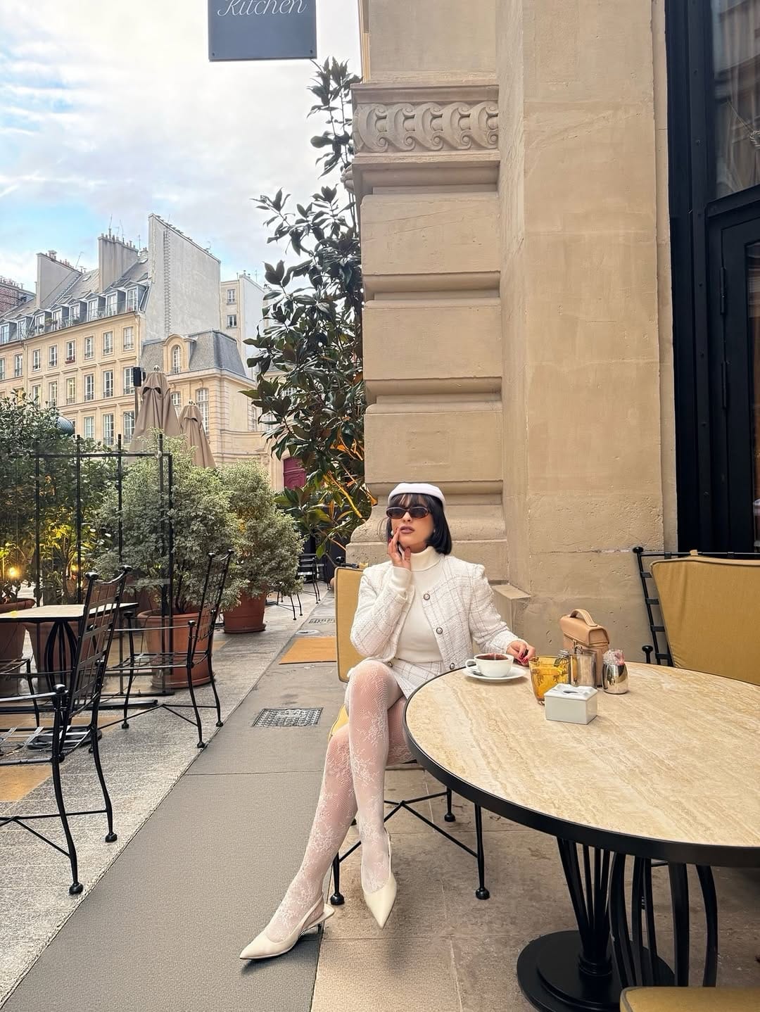 Post 5 by Hidaya | Outfit Inspiration Paris on Instagram (carousel)