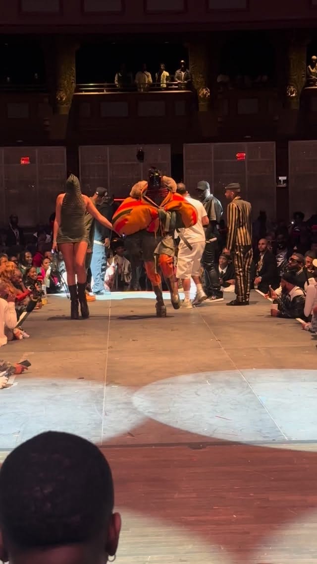 Post 5 by Lola on Instagram (video)