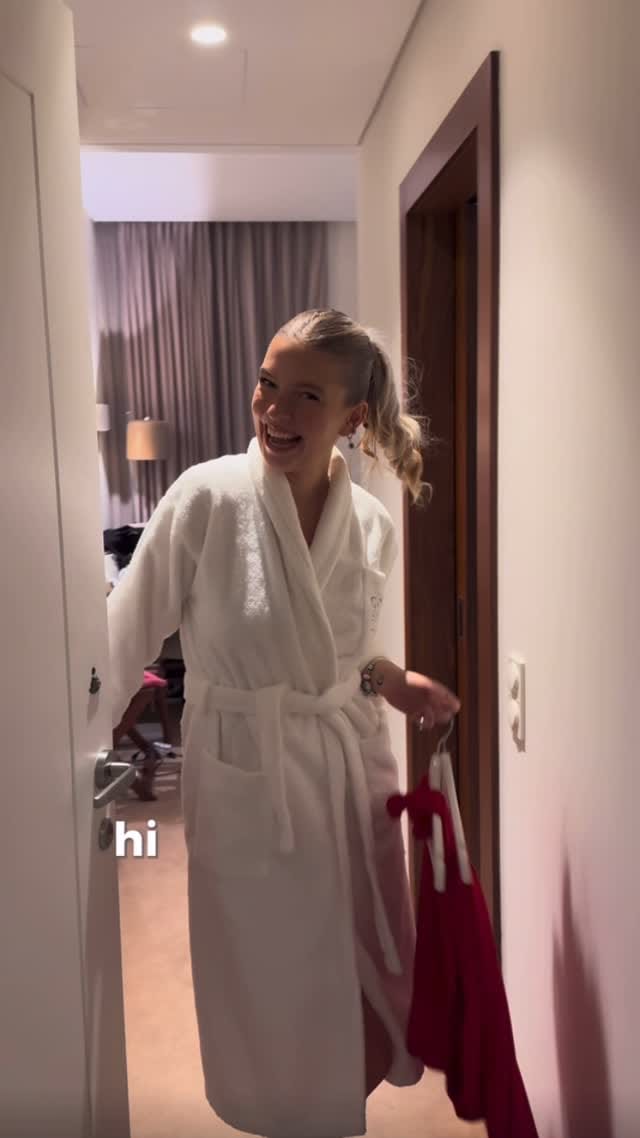 Post 9 by Inventing Julie | stylist on Instagram (video)