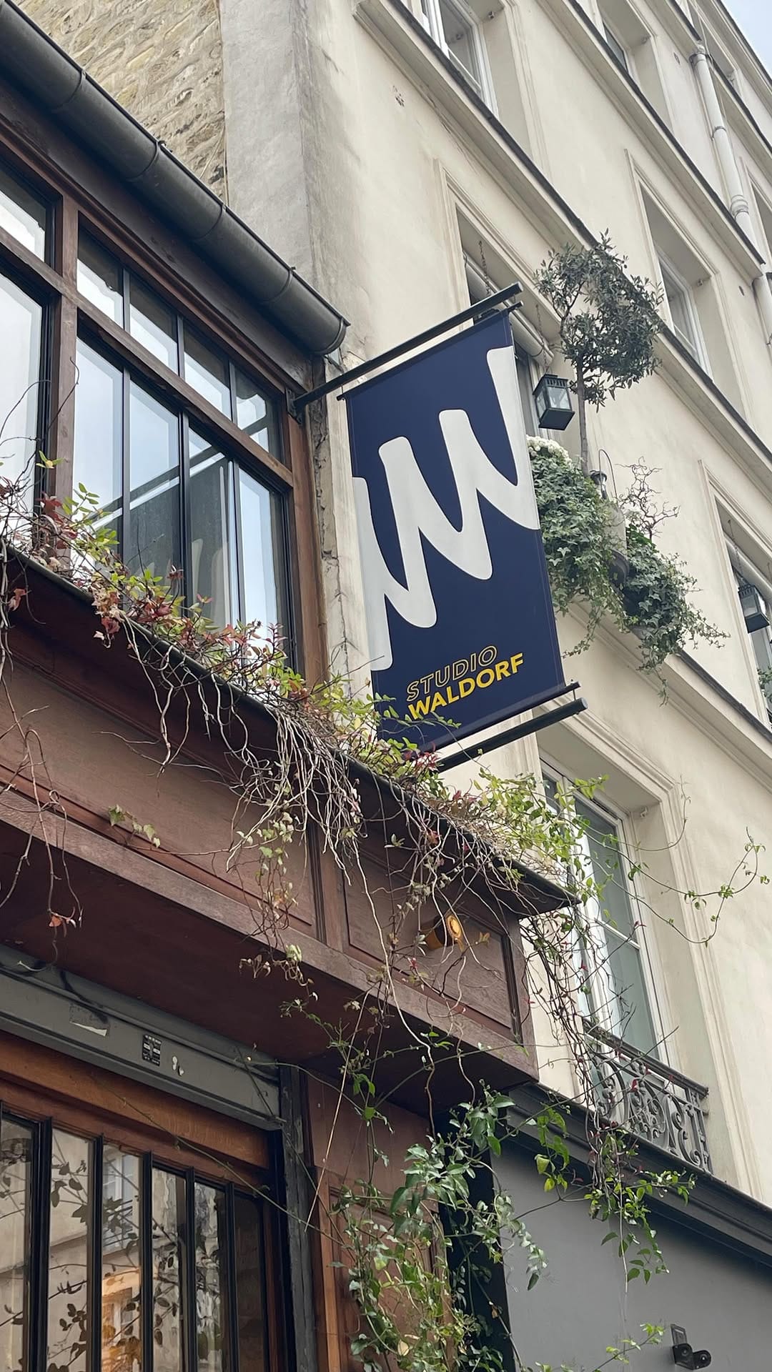 Post 7 by Nicolas Waldorf Paris on Instagram (video)
