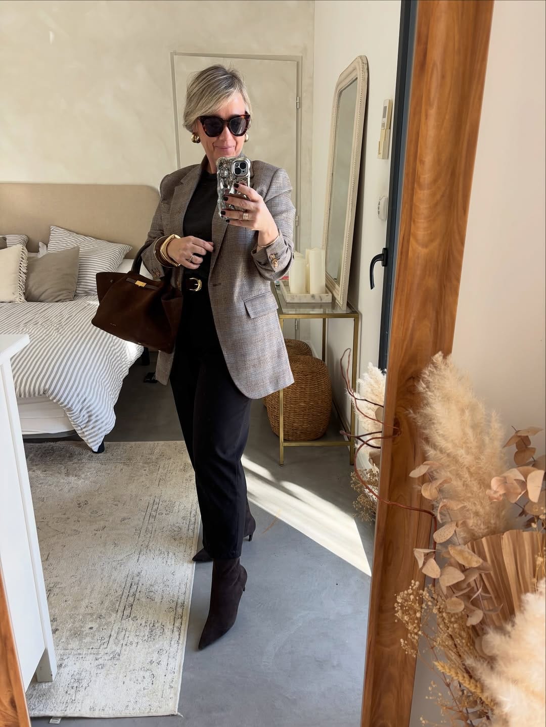 Post 3 by 𝑀𝒶𝓇𝒾𝑒 𝐿𝒶𝓊𝓇𝑒 on Instagram (carousel)