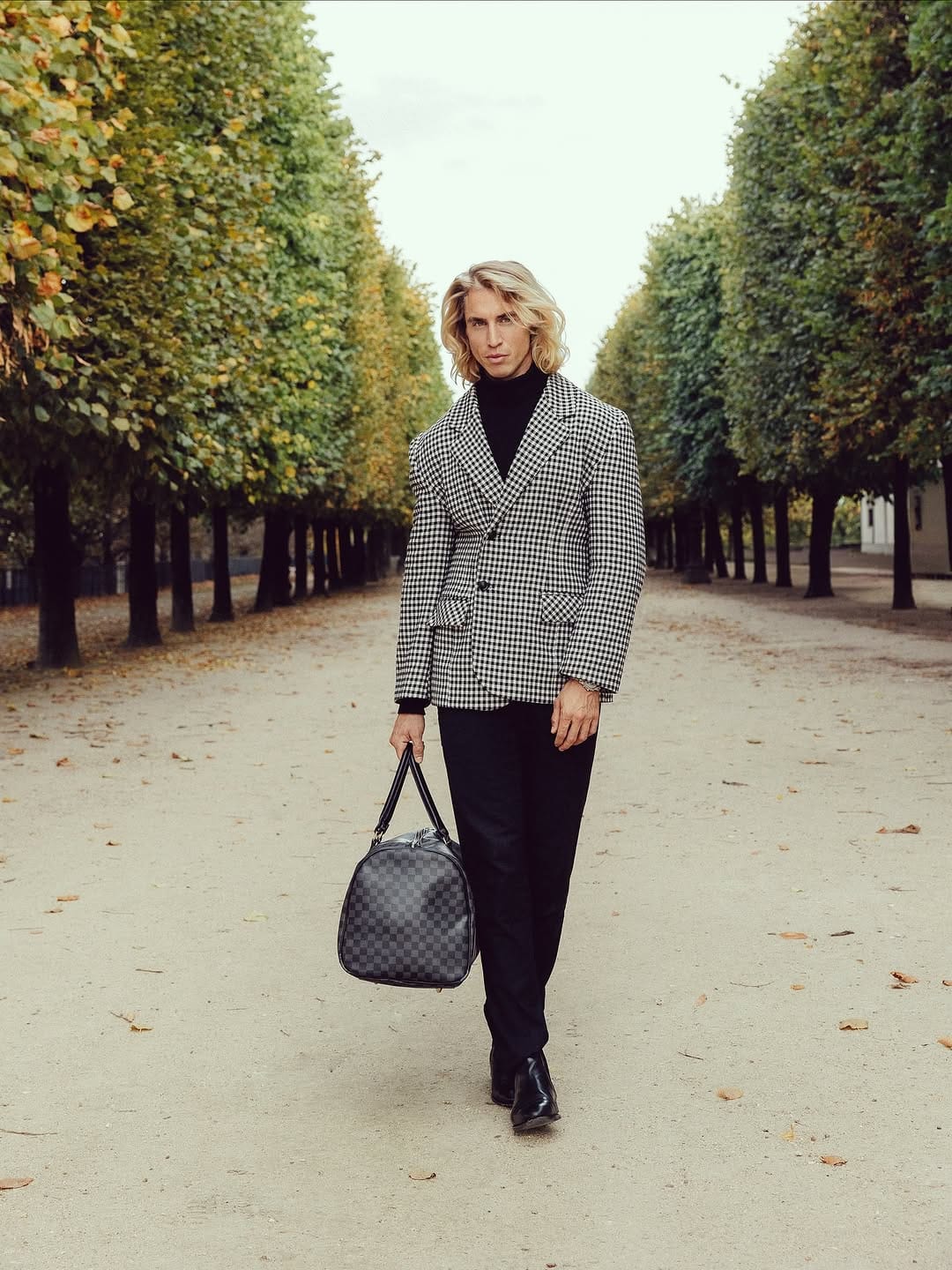Post 5 by PIERROT MULLER on Instagram (carousel)