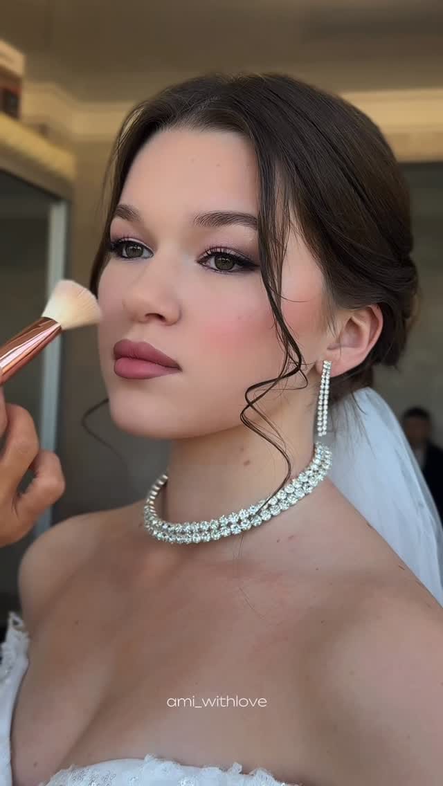 Post 2 by Топ свадебный визажист• макияж• прически Нальчик on Instagram (video)