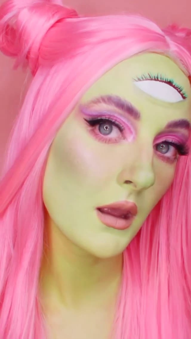 Post 9 by NOVO Makeup on Instagram (video)