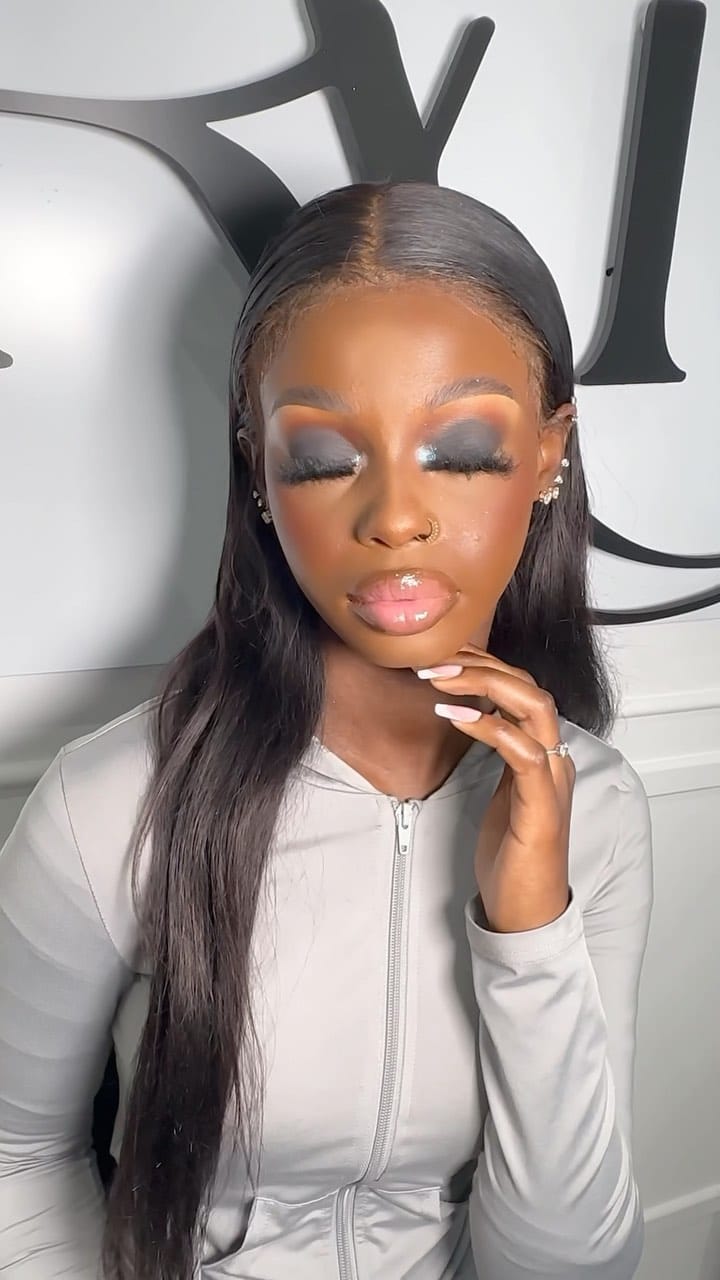 Post 8 by R O U R O U  M A K E U P 💄👄 on Instagram (video)