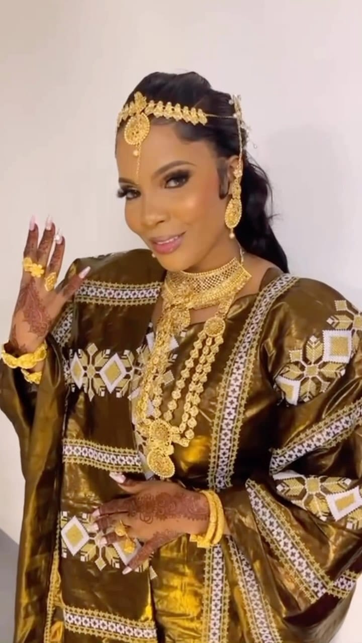 Post 2 by R O U R O U  M A K E U P 💄👄 on Instagram (video)