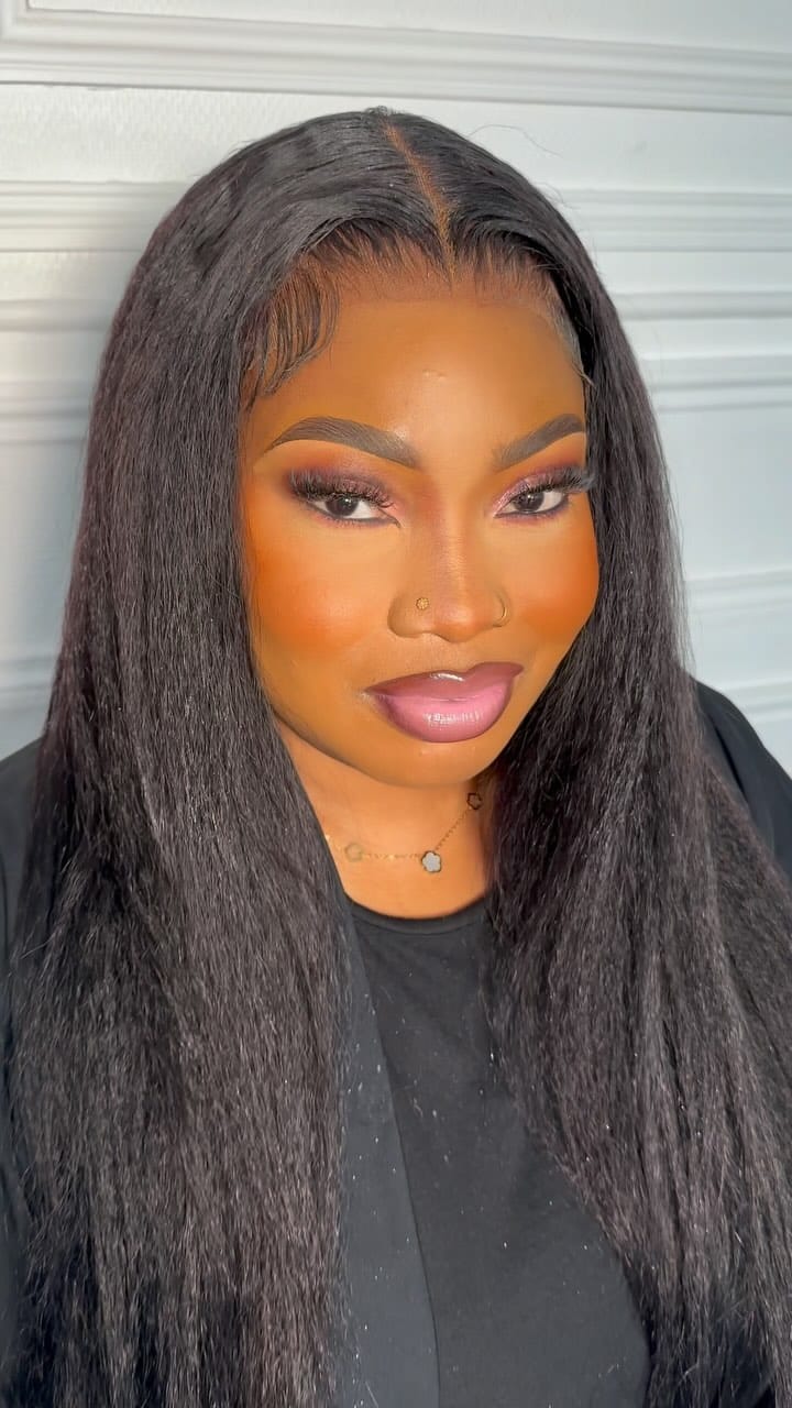 Post 4 by R O U R O U  M A K E U P 💄👄 on Instagram (video)