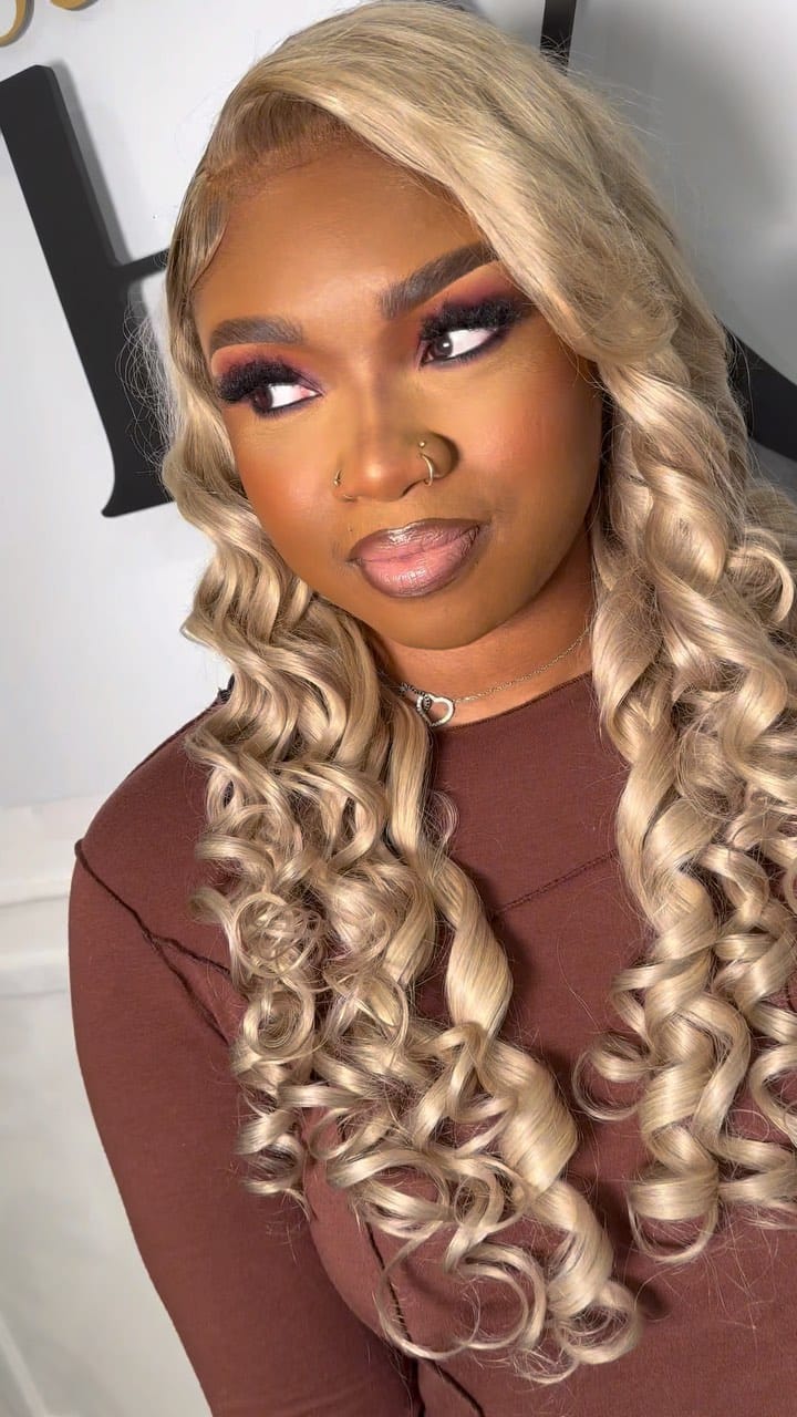Post 10 by R O U R O U  M A K E U P 💄👄 on Instagram (video)
