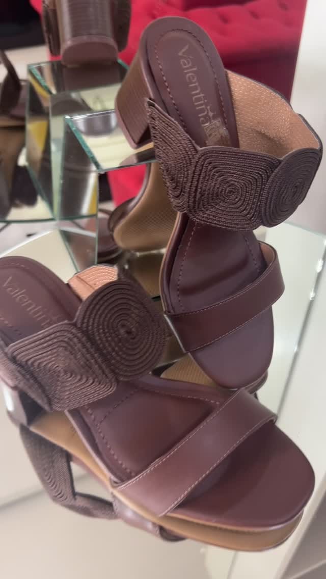 Post 7 by Sapataria Paris Oficial on Instagram (video)