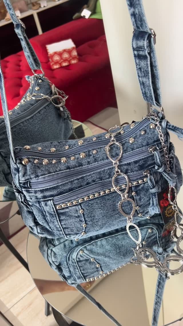 Post 5 by Sapataria Paris Oficial on Instagram (video)