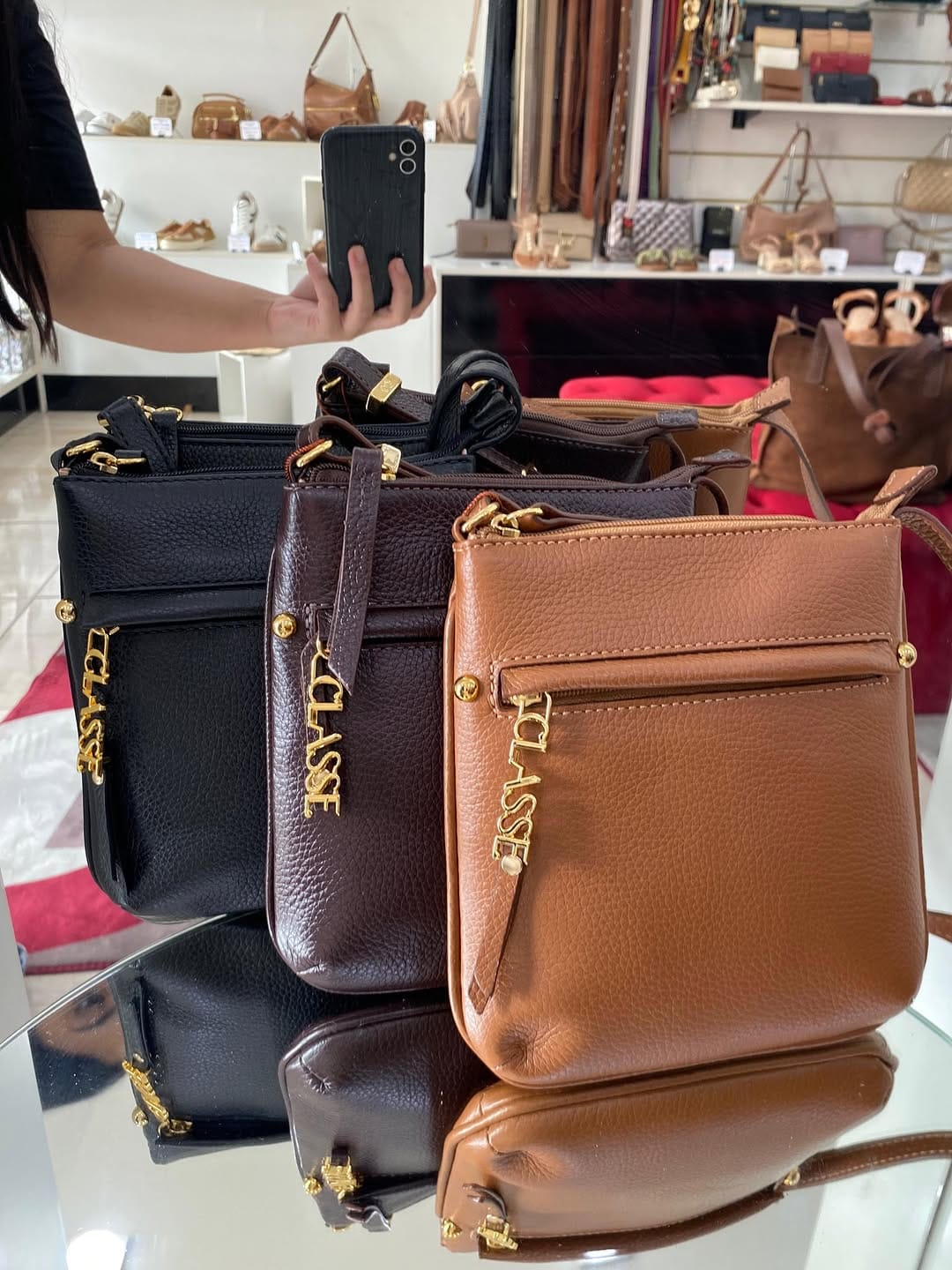 Post 3 by Sapataria Paris Oficial on Instagram (image)