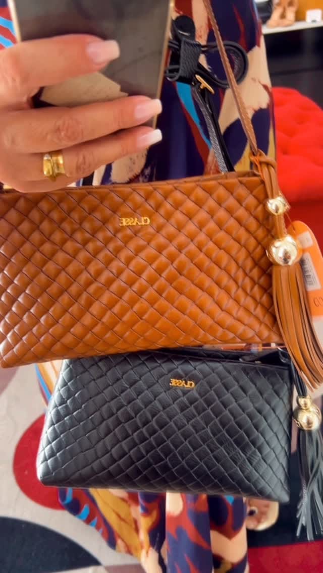 Post 1 by Sapataria Paris Oficial on Instagram (video)