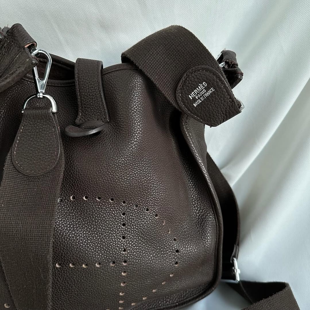Post 10 by PAULINE WEARS IT on Instagram (carousel)