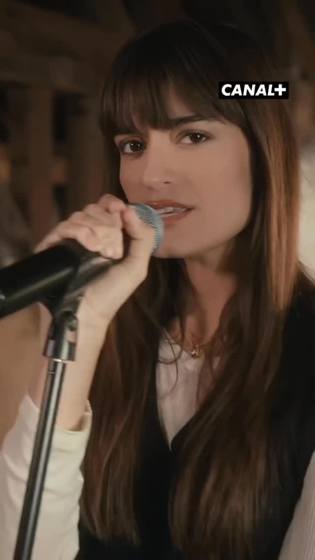 Post 3 by NOA Makeup on Instagram (video)