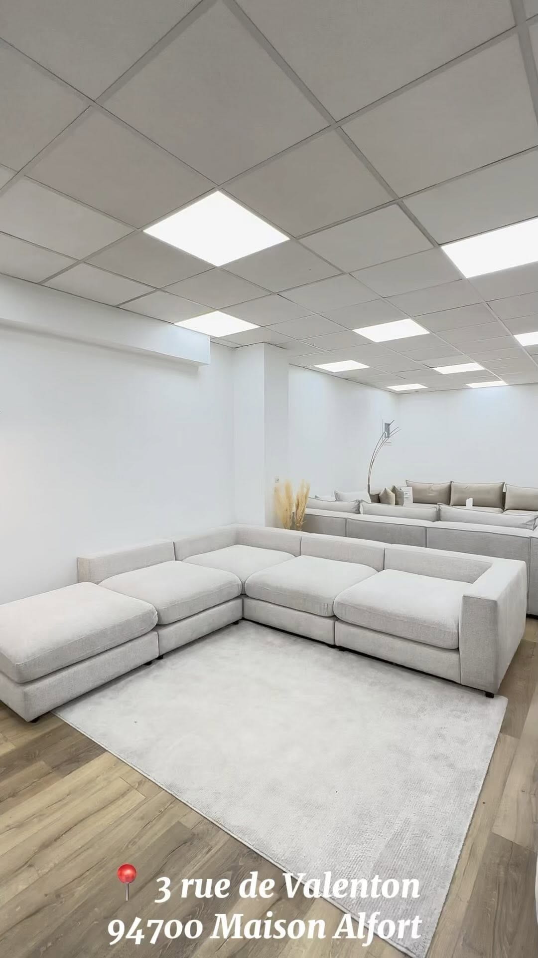 Post 10 by CANAPÉS | LITERIES | MEUBLES | MATELAS on Instagram (video)