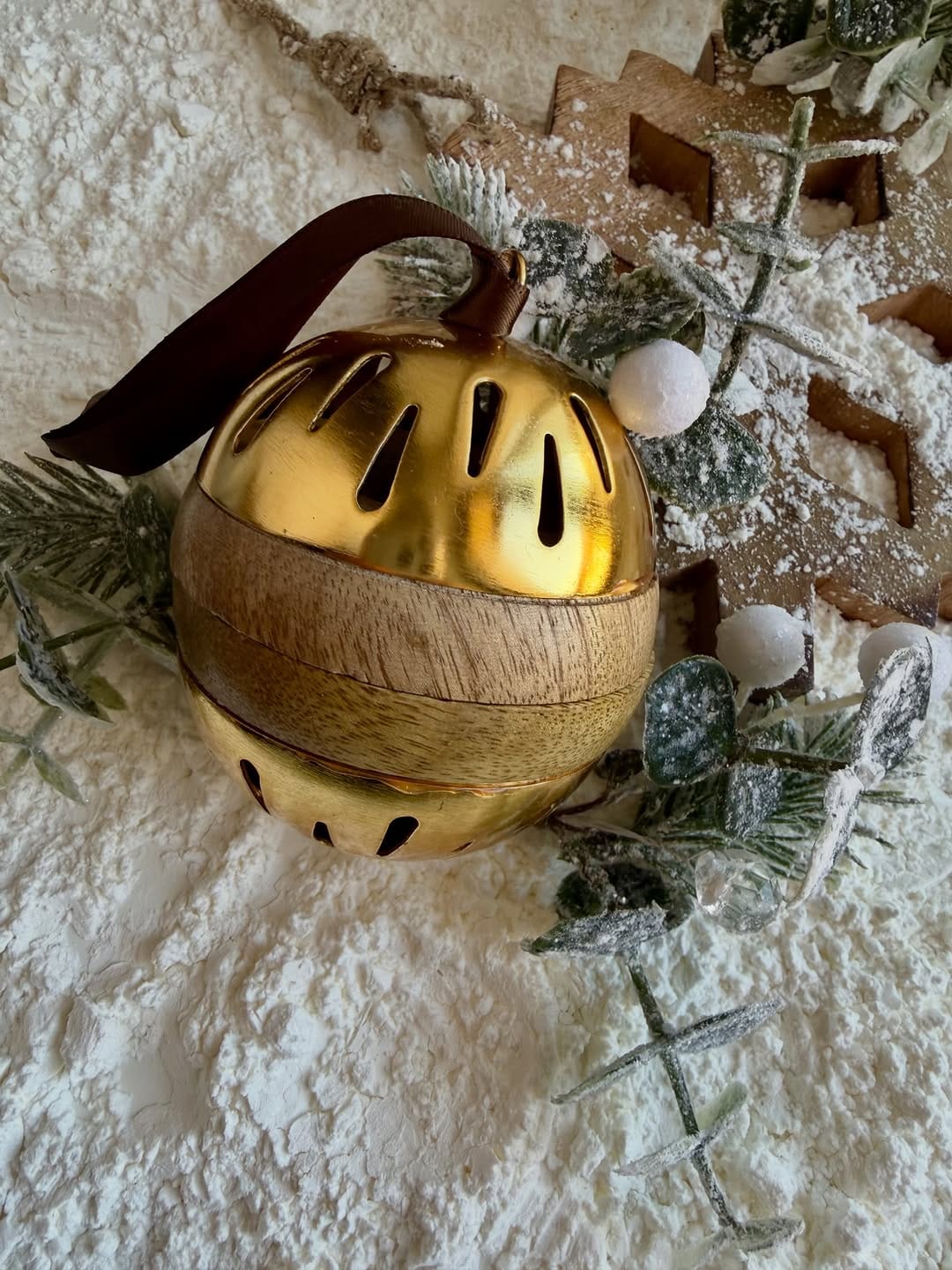 Post 7 by Autour du Parfum on Instagram (image)