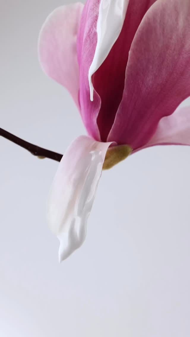 Post 6 by FLORA - Molecular Skin Therapy For Hair on Instagram (video)