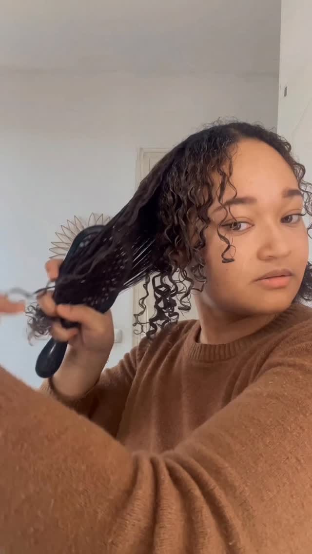 Post 5 by Mc Fell on Instagram (video)