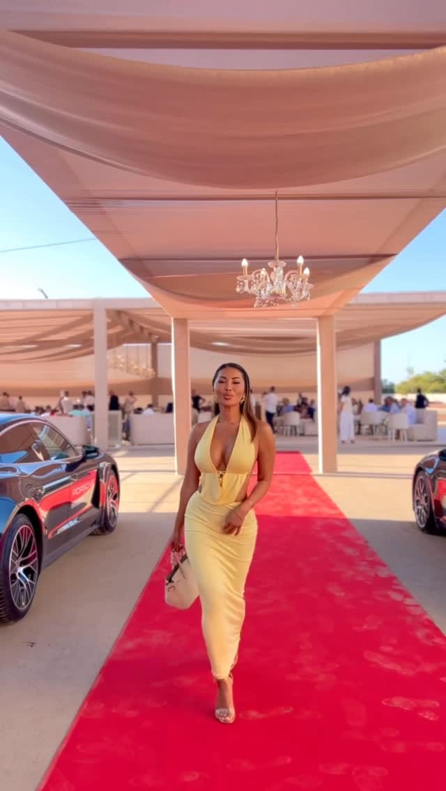 Post 5 by Risa Stones on Instagram (video)