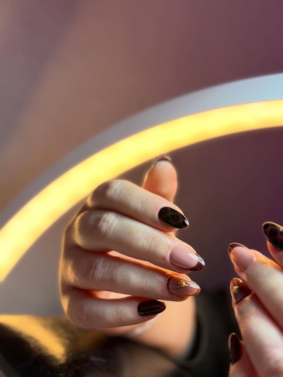Post 6 by 𝐌𝐲𝐫𝐚 𝐁𝐞𝐚𝐮𝐭𝐲  | Ongles & extensions de cils Lyon | Formations on Instagram (carousel)