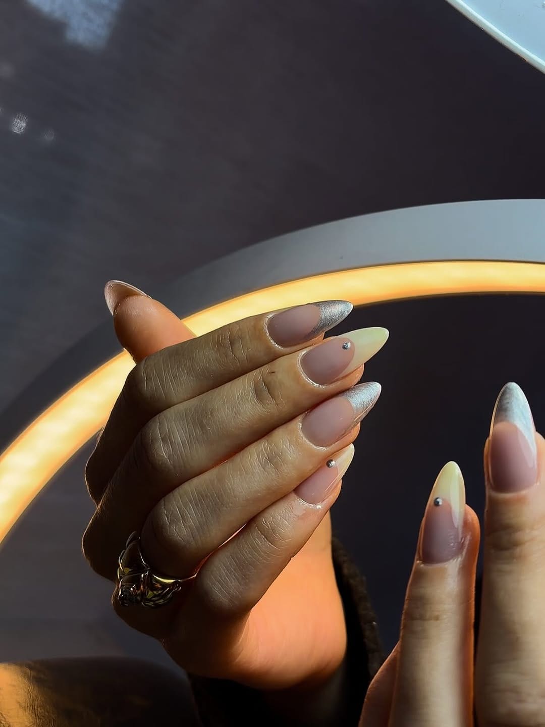 Post 1 by 𝐌𝐲𝐫𝐚 𝐁𝐞𝐚𝐮𝐭𝐲  | Ongles & extensions de cils Lyon | Formations on Instagram (carousel)