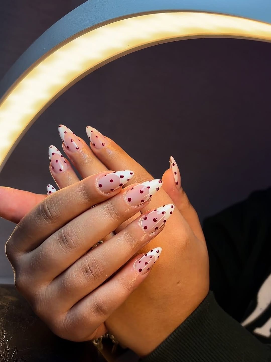 Post 2 by 𝐌𝐲𝐫𝐚 𝐁𝐞𝐚𝐮𝐭𝐲  | Ongles & extensions de cils Lyon | Formations on Instagram (carousel)